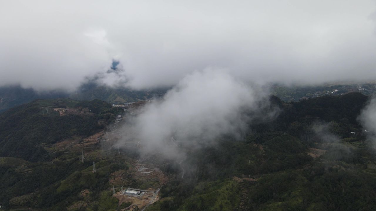 航拍-自然-穿云-阴天-风景-山川 1