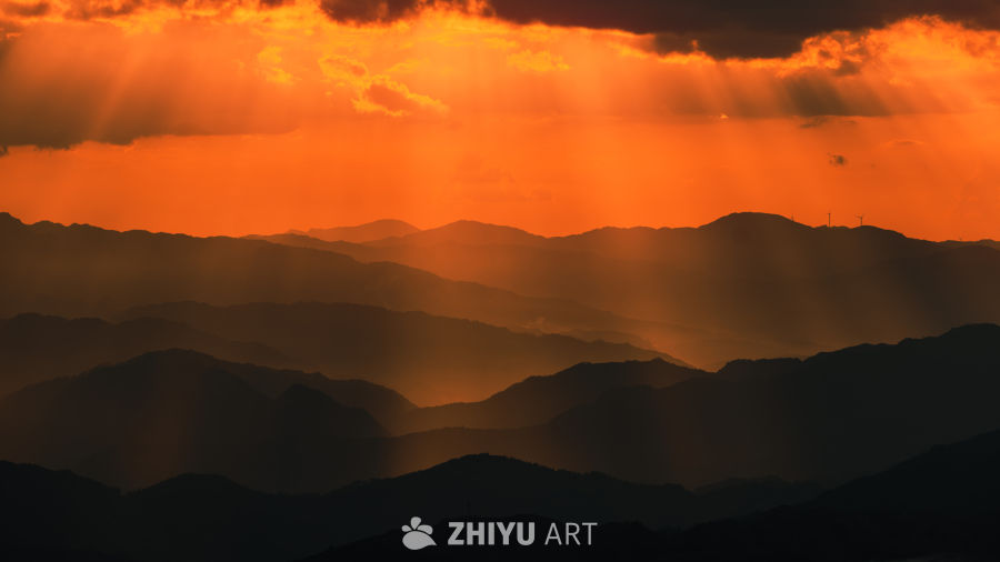 日落山脉光影