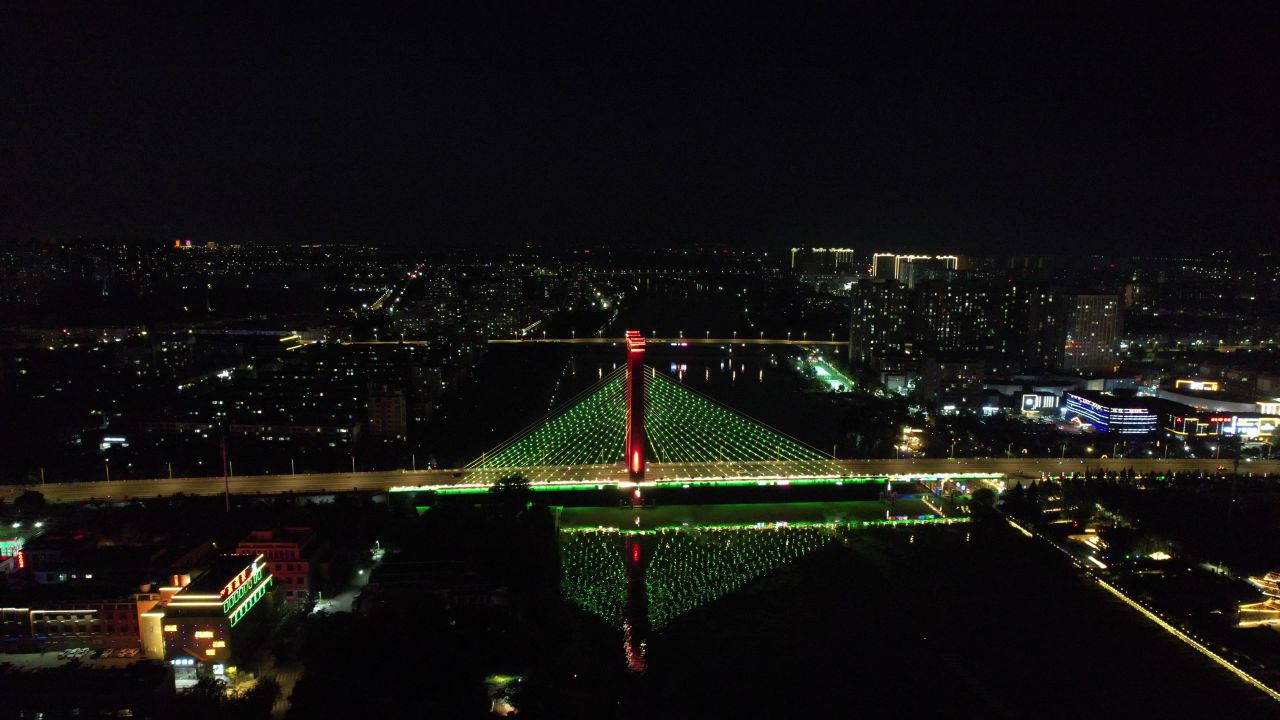 江苏宿迁城市夜景灯光交通车辆行驶航拍 