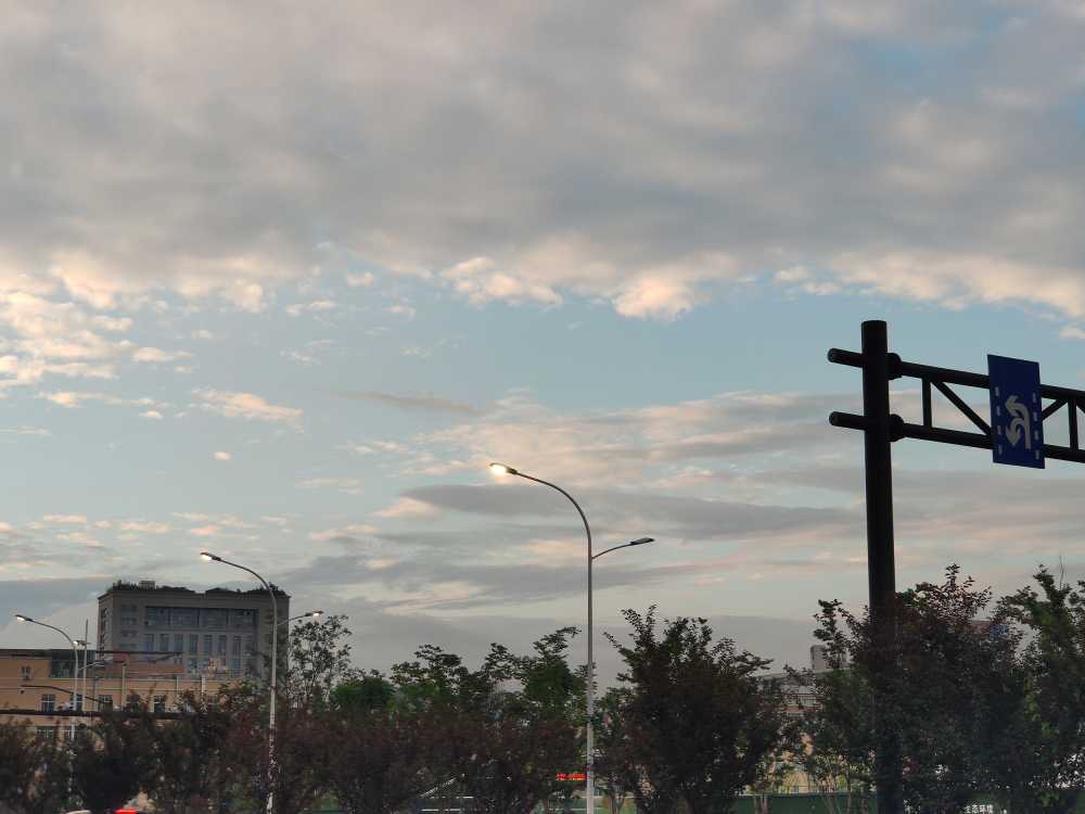公交站点的天空