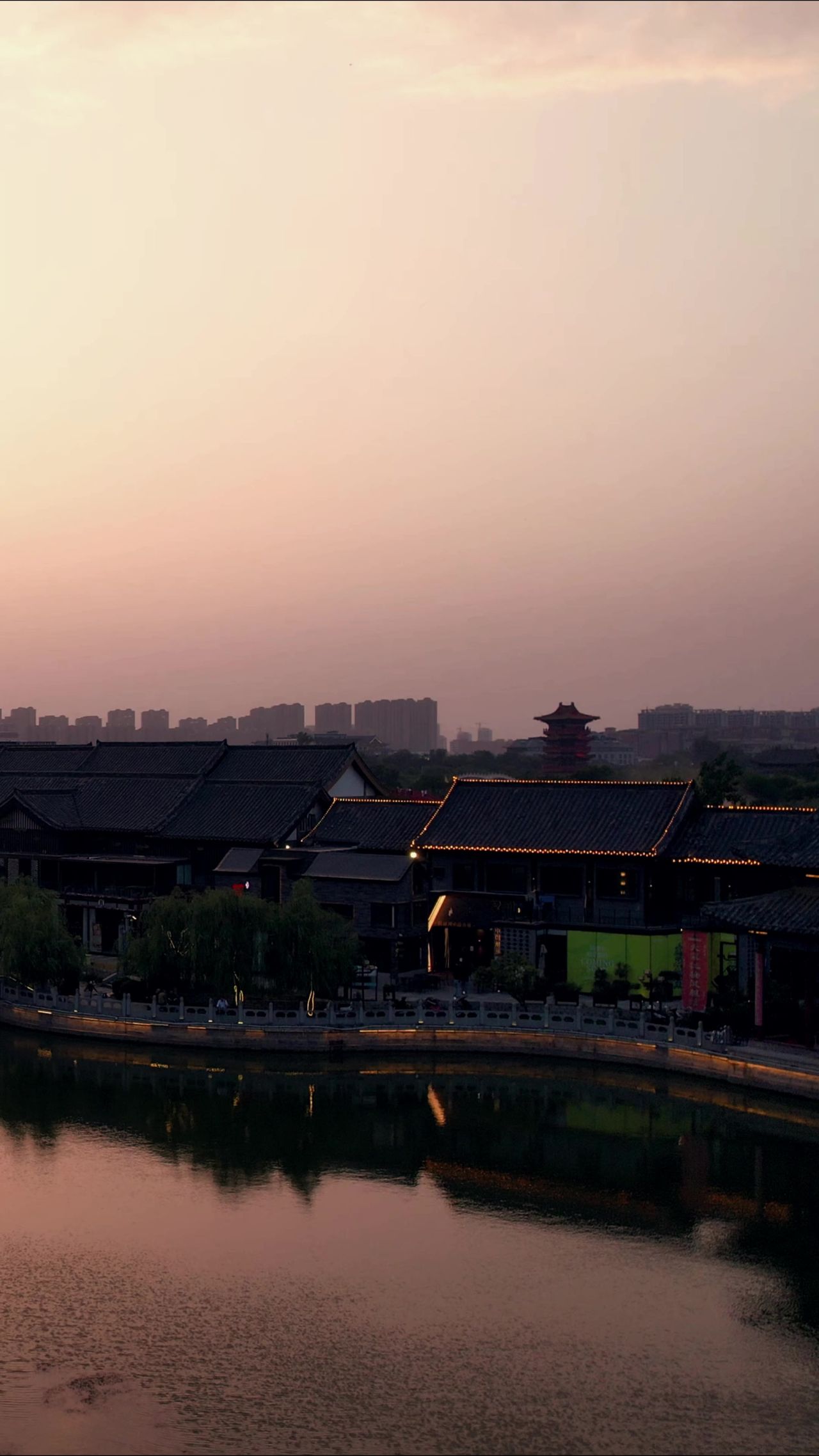 河南开封晚霞夕阳竖屏航拍  