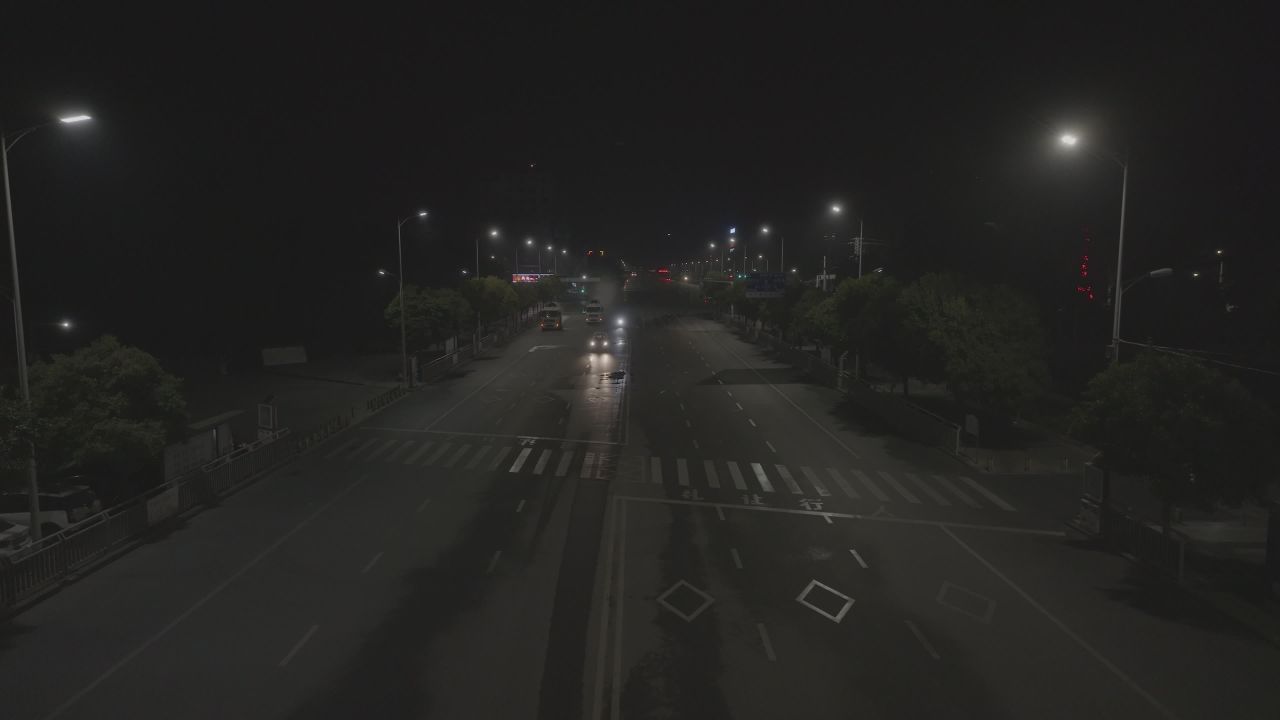 夜幕下的城市道路