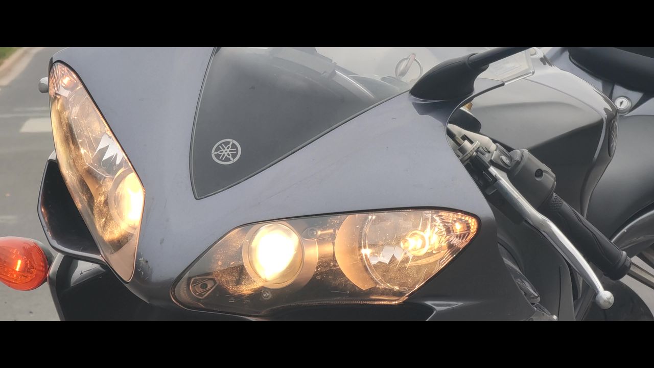 摩托车本田R1四眼车灯实拍素材