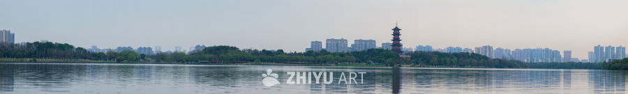 湖畔古塔与城市风光