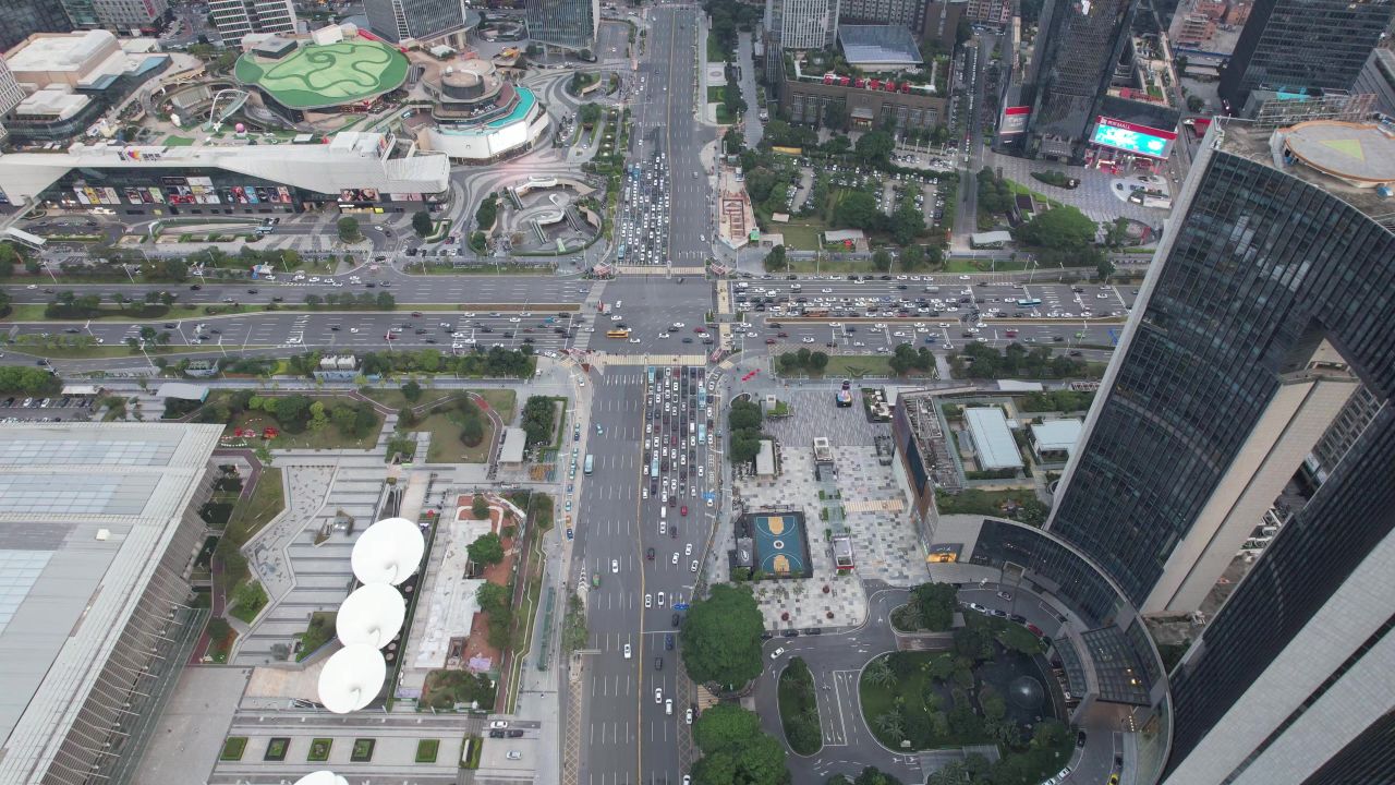 城市十字交叉路口拥堵交通东莞大道鸿福路交叉航拍 