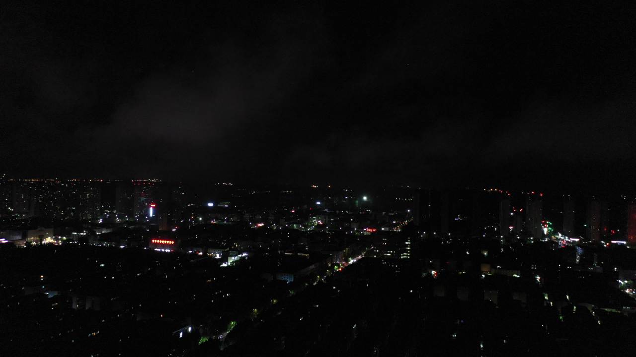 夜幕下的城市灯火