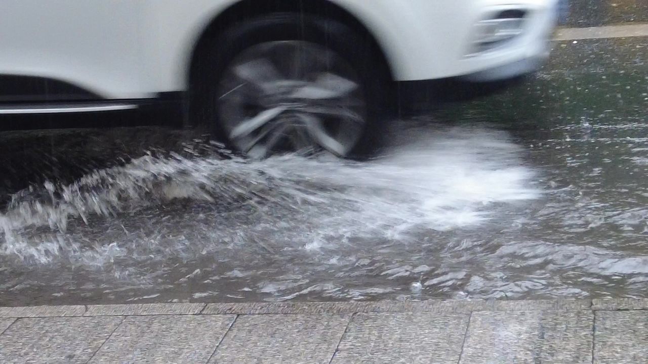 江苏苏州下雨素材实拍