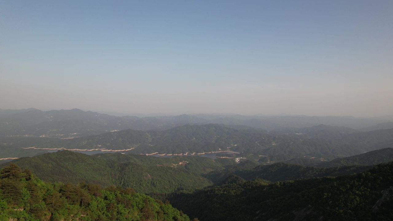 山峰上行