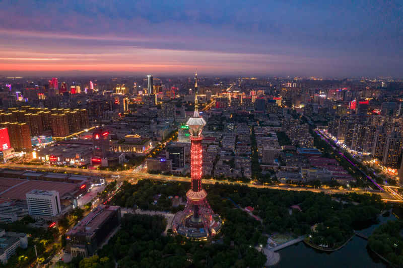 河北石家庄电视塔城市夜幕降临夜景航拍摄影图