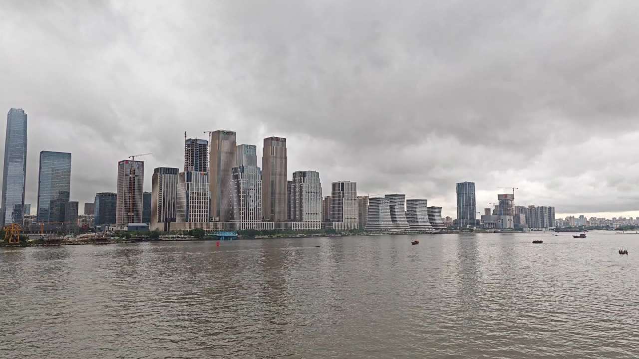 4K桥上看江景