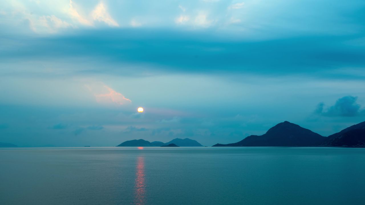 珠海海岛朝霞及山顶风车九