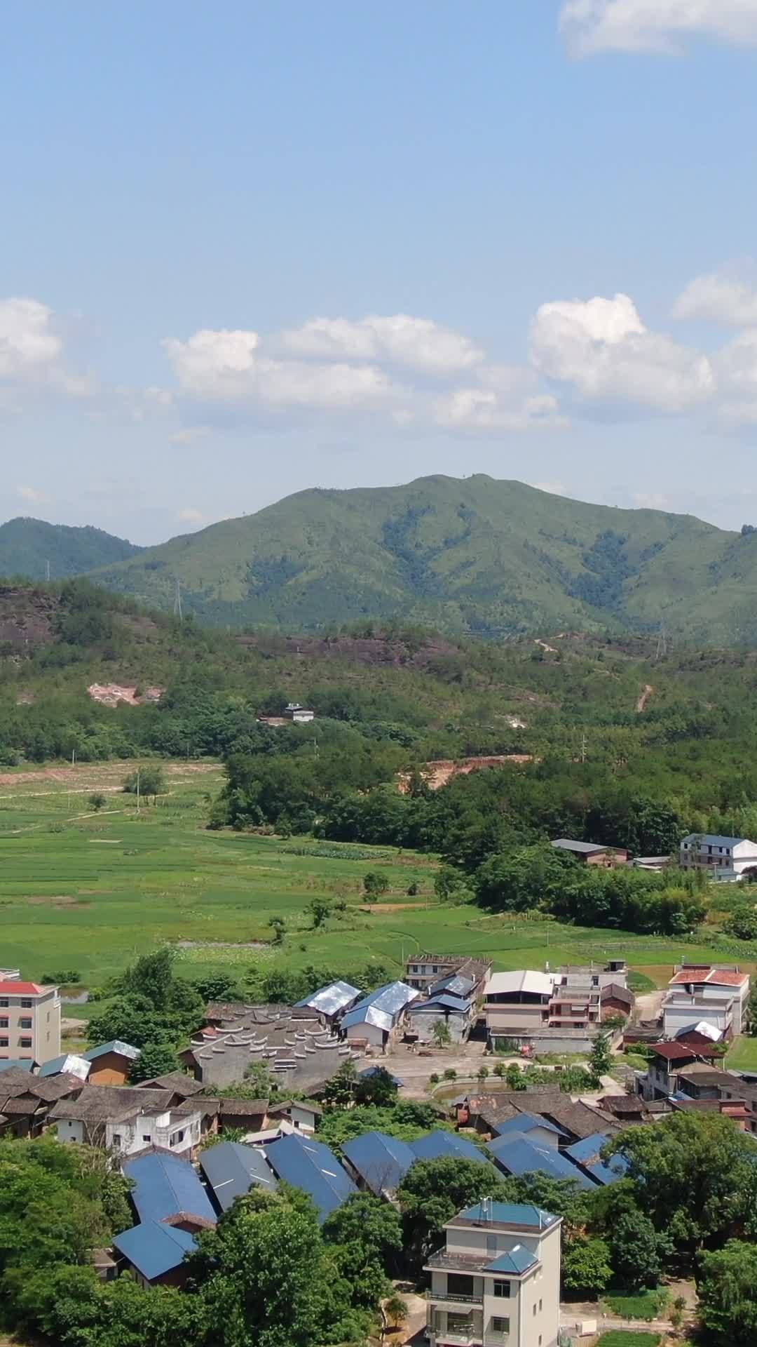 乡村山丘风光