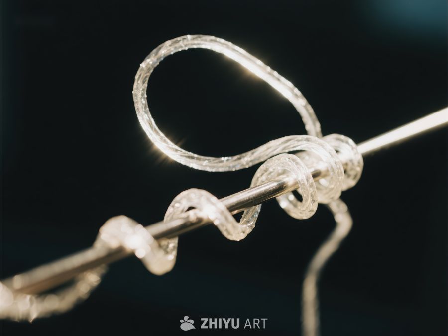 透明绳索缠绕金属杆特写 1199
