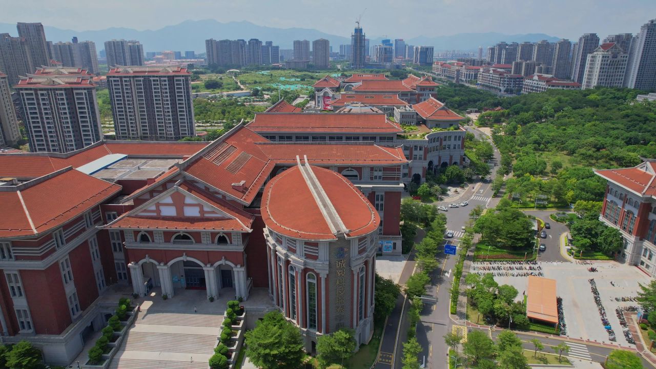 航拍厦门诚毅科技探索中心