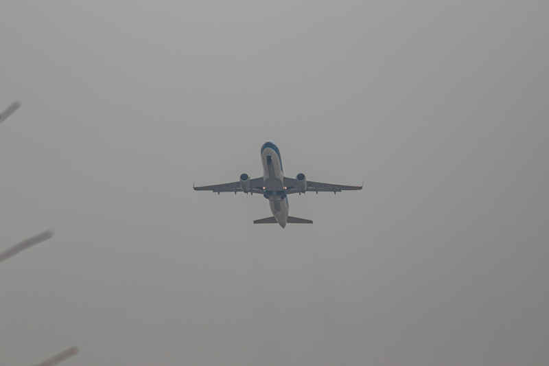 中国南方航空空客320-200(SL)机型（B-1651）阴天薄雾起飞 1