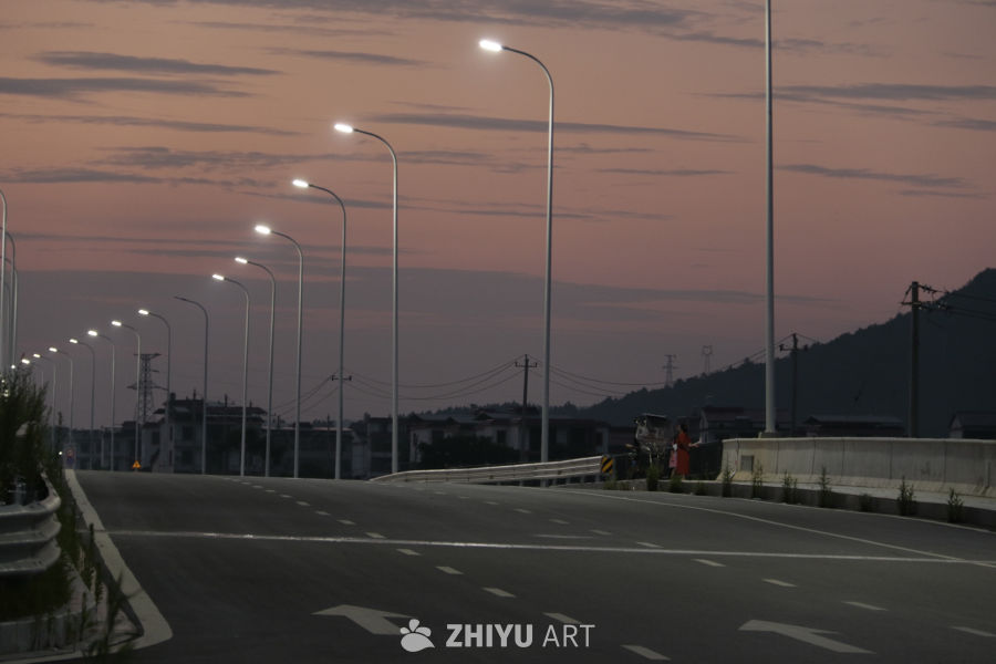 黄昏下的乡村公路