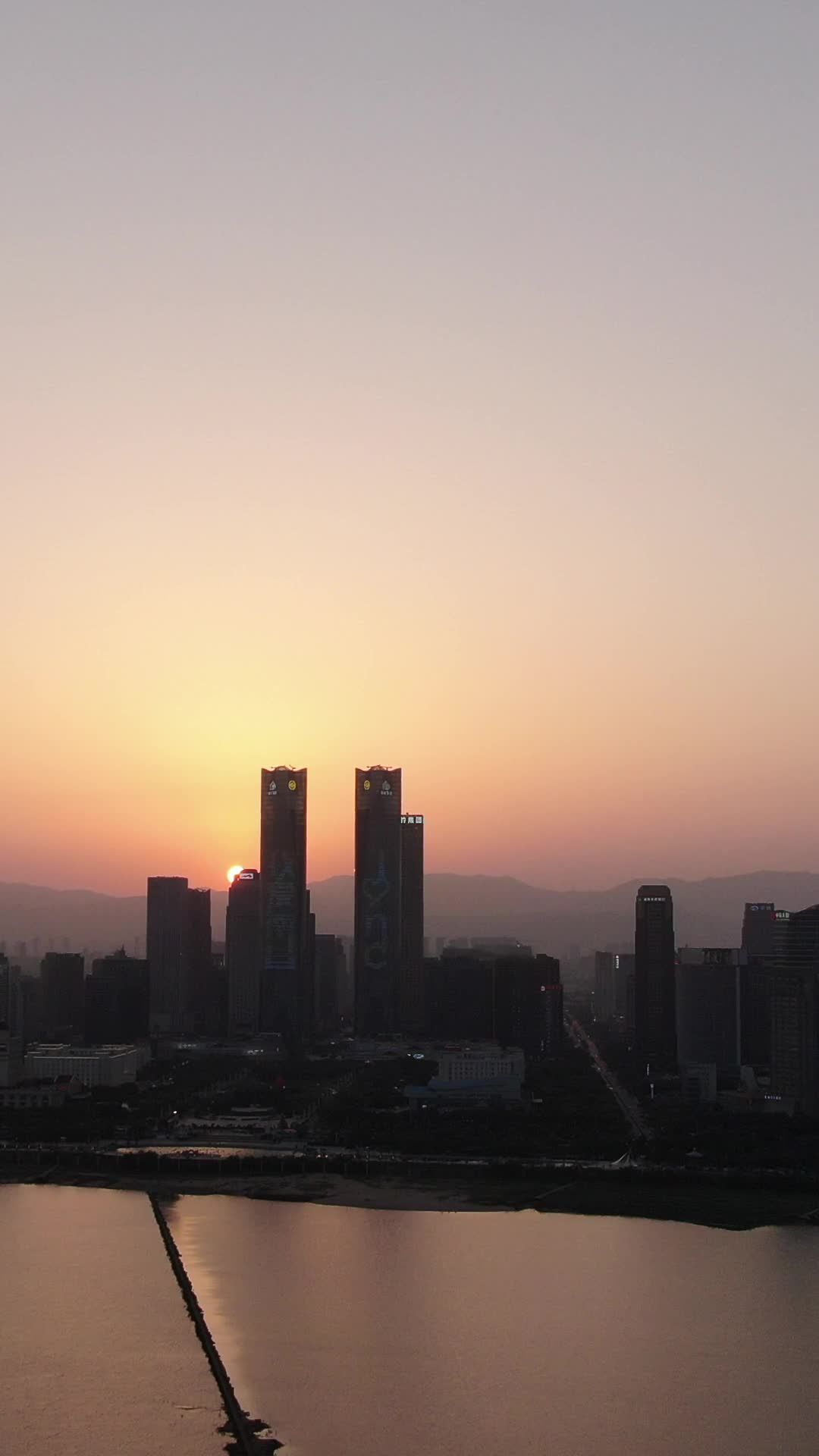 城市日落剪影