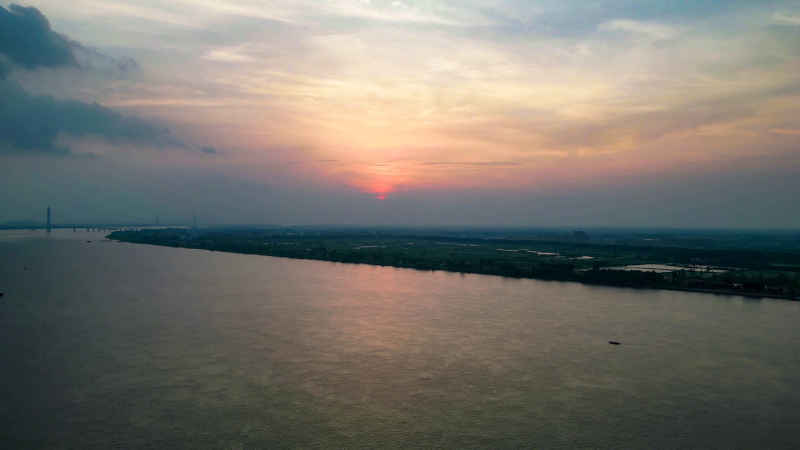 航拍长江日落晚霞夕阳西下