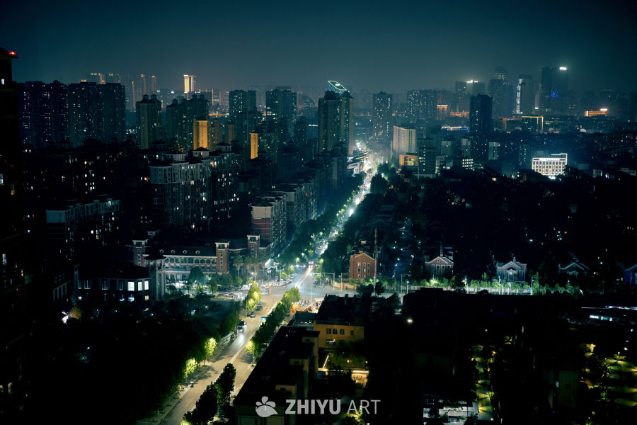 都市夜景：灯火辉煌的城市