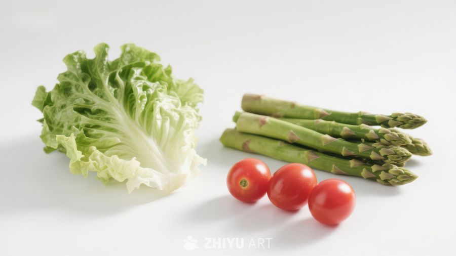 新鲜蔬菜组合：生菜、芦笋和樱桃番茄