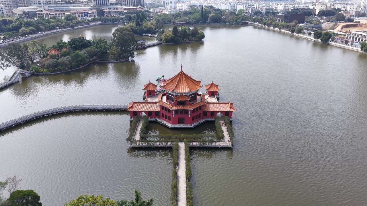 湖畔古亭航拍