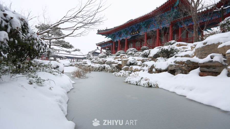 雪中古园静谧