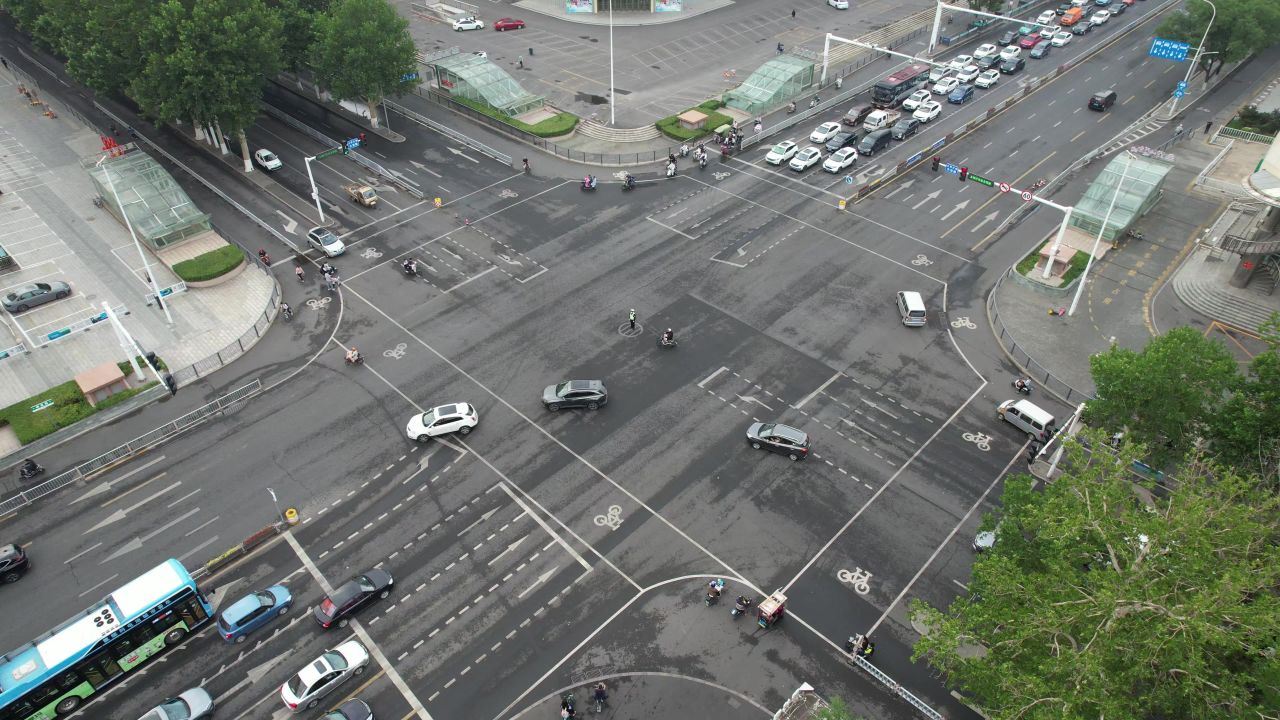 山东淄博城市交通车辆行驶航拍  
