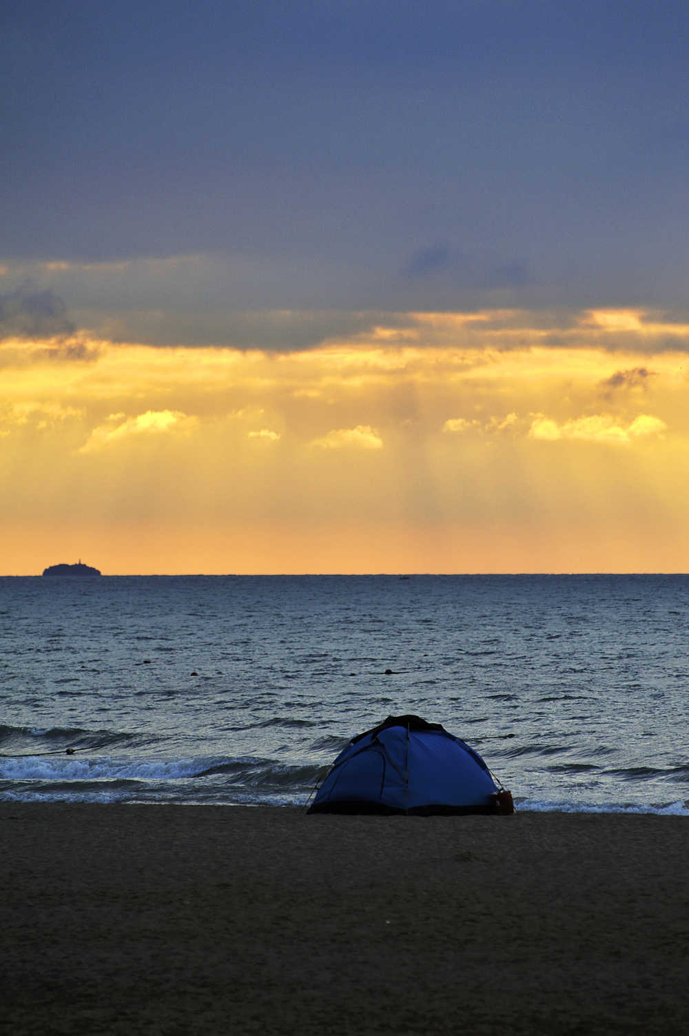 海边看日出的帐篷