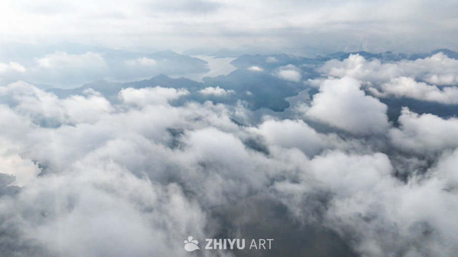 航拍云雾缭绕湖泊美景湖光山色自然风光 2