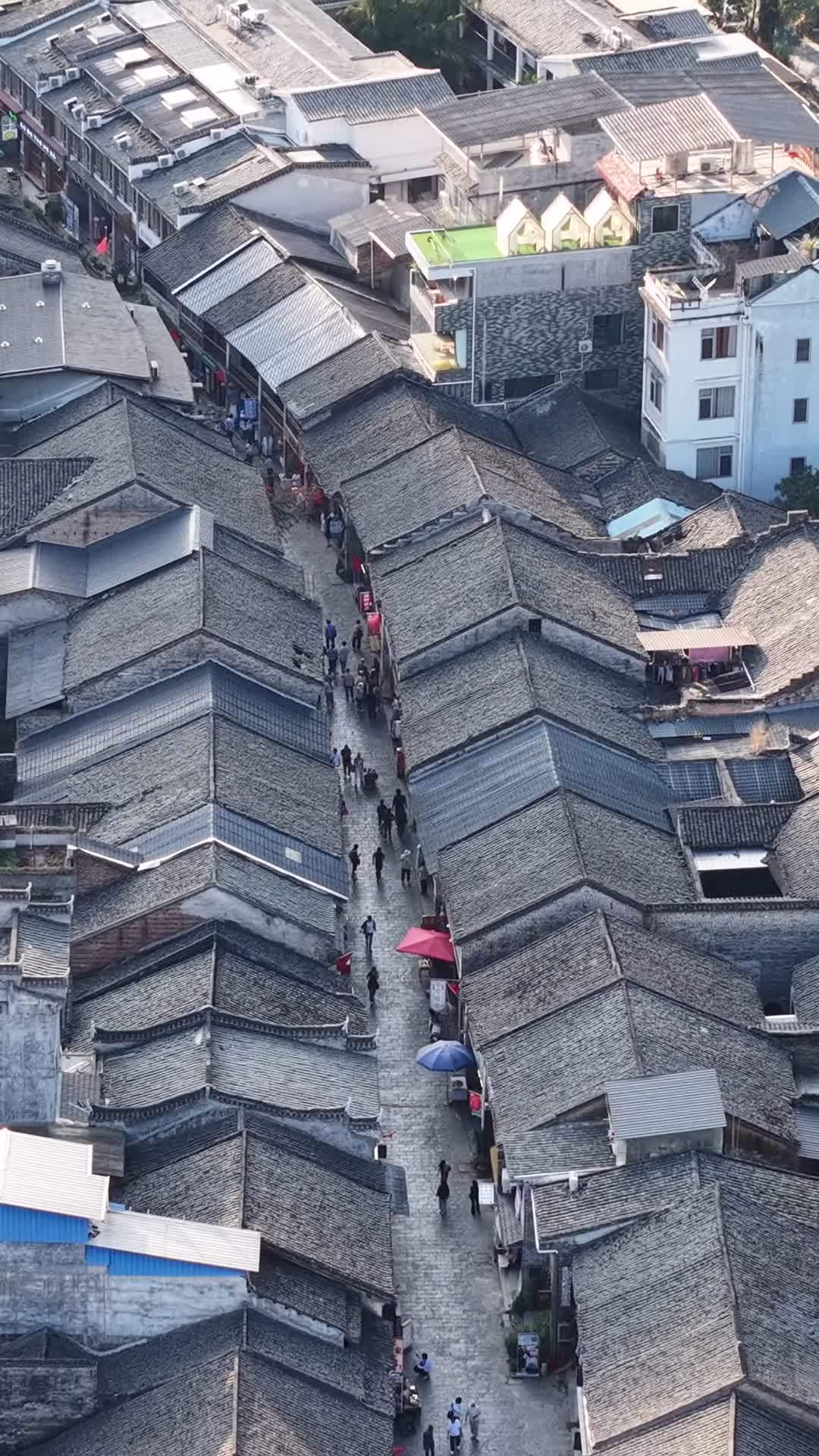 竖版航拍桂林兴坪古镇 (5)