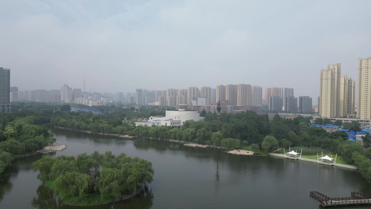 航拍山东菏泽河滨公园