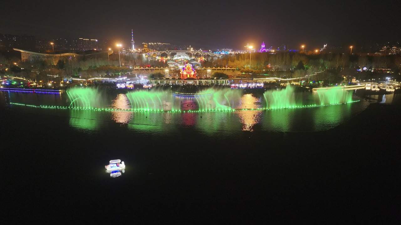 夜色中的梦幻喷泉