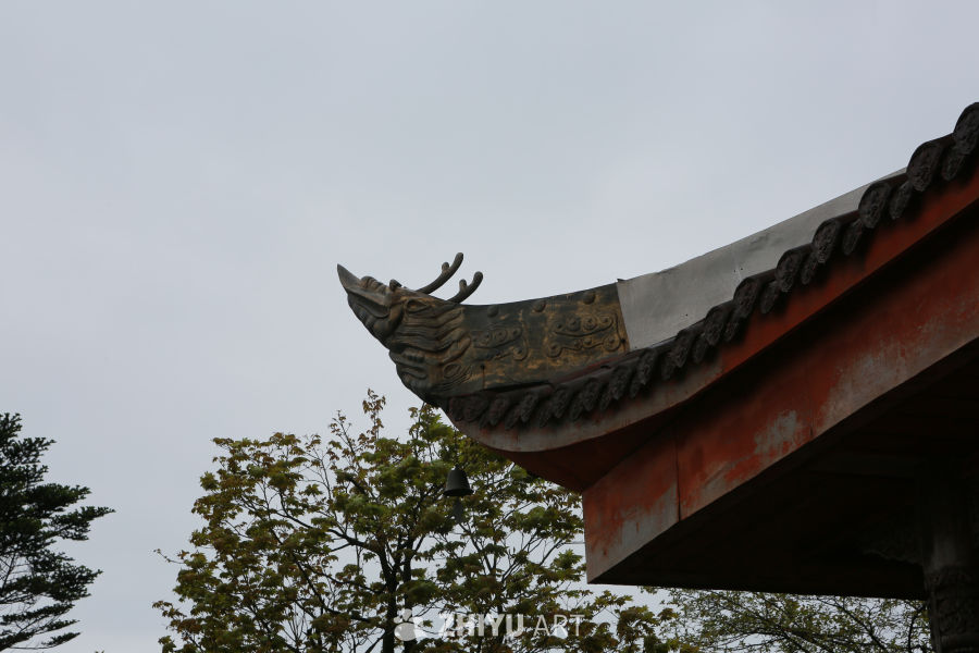 古建筑屋檐上的龙吻