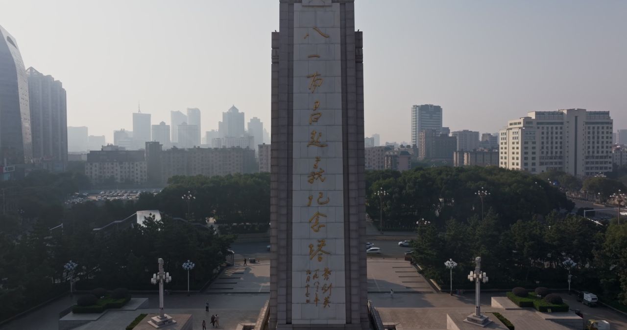 江西南昌八一广场城市风光航拍 5