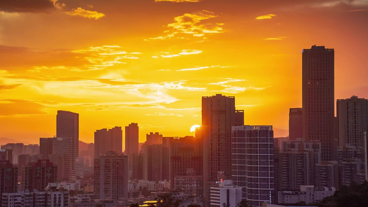 珠海二四年八月拱北城市晚霞 