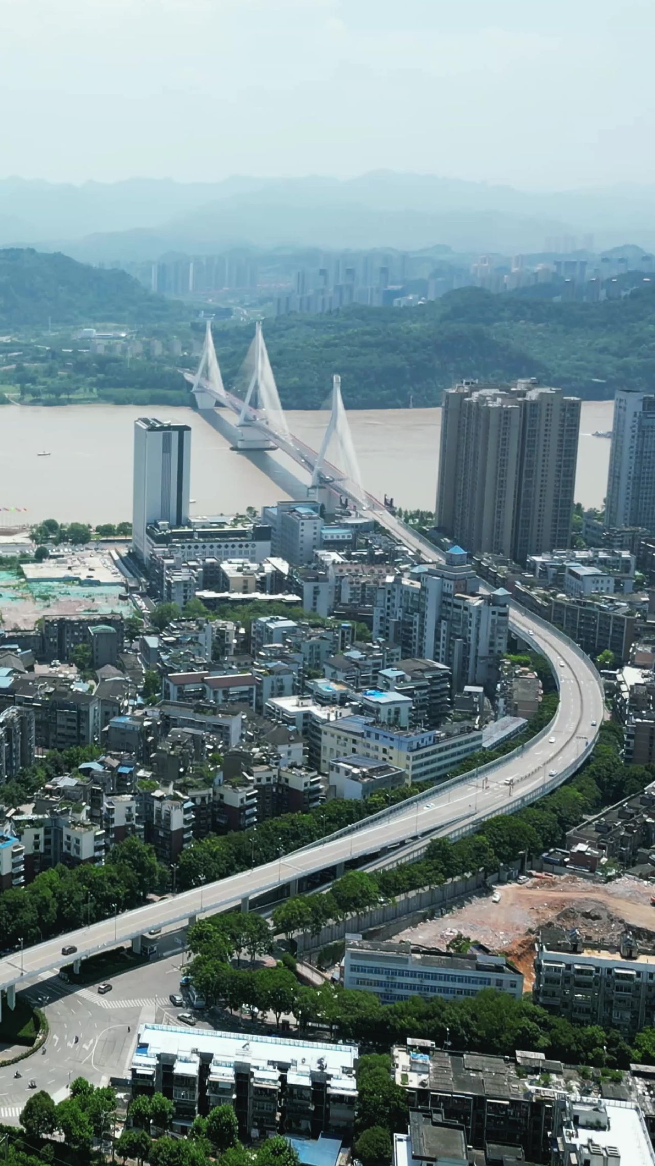 湖北宜昌武夷长江大桥竖屏航拍