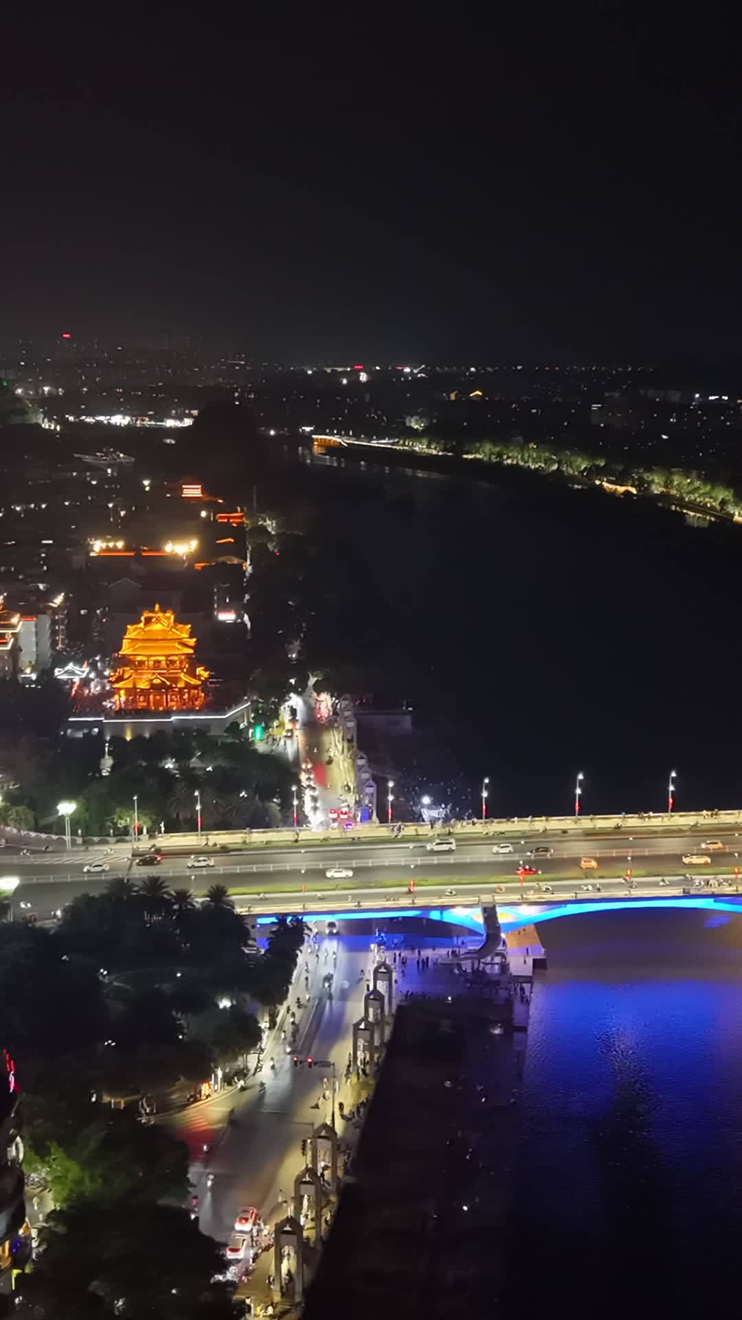 夜色中的城市之光