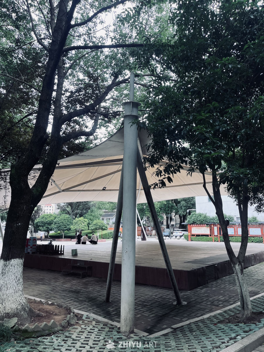 城市公园的露天舞台