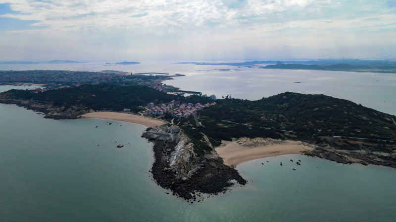 大海海洋沙滩礁石风景航拍摄影图 
