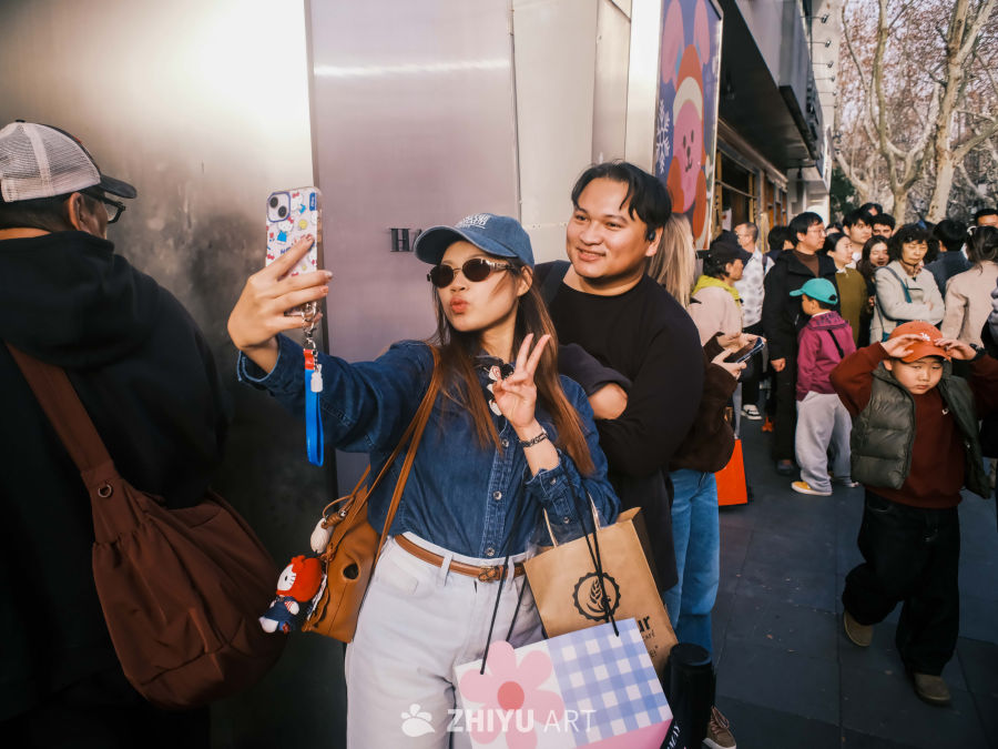 街头自拍：甜蜜瞬间