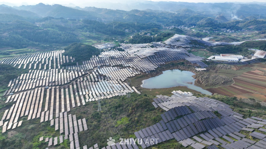 航拍贵州山区光伏发电站 新能源发电 10