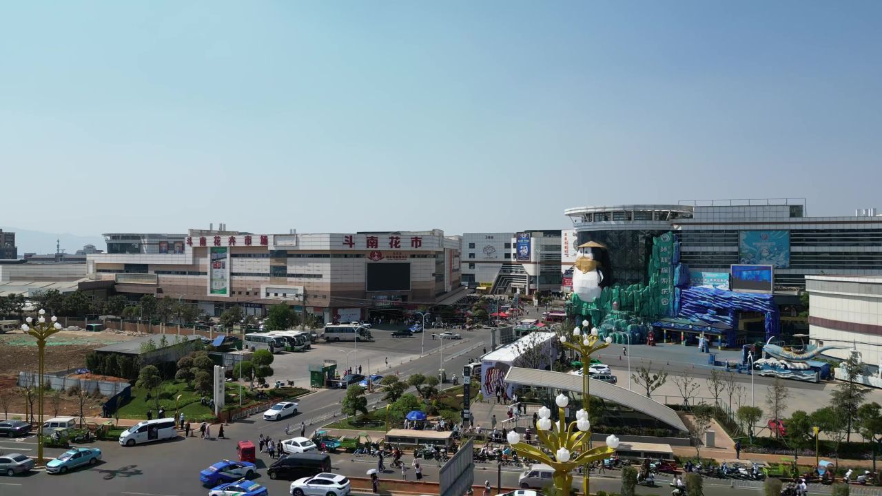 航拍云南昆明城市风光建筑高楼  