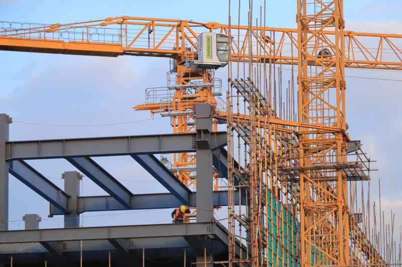 在建工程忙碌工人