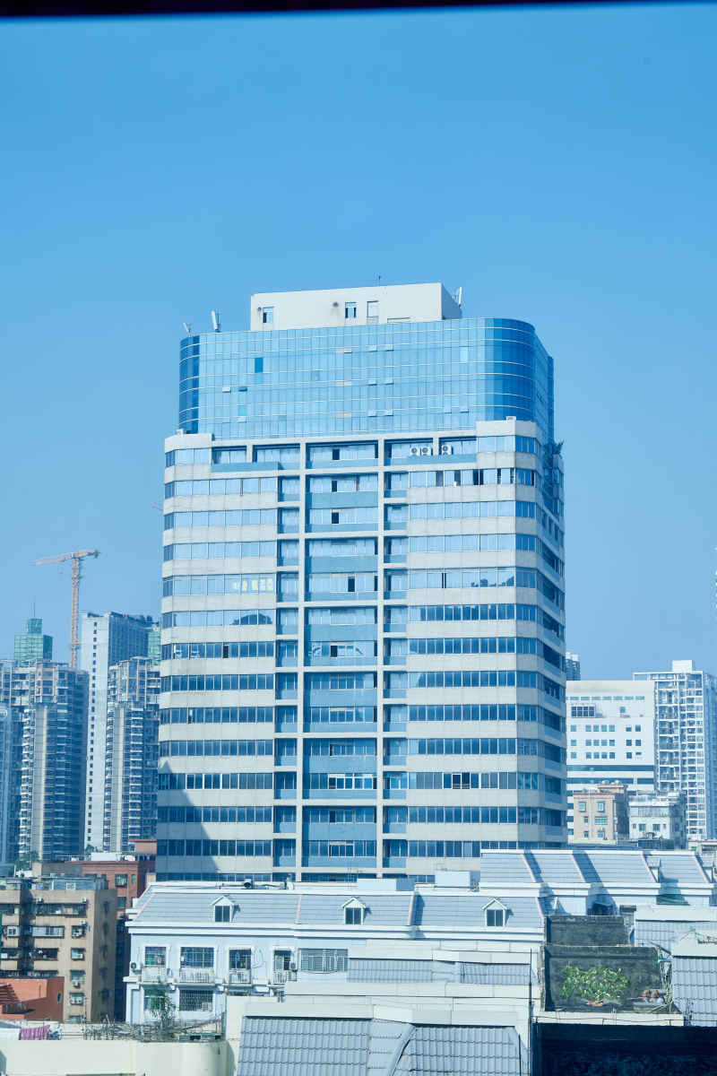 蓝天建筑楼