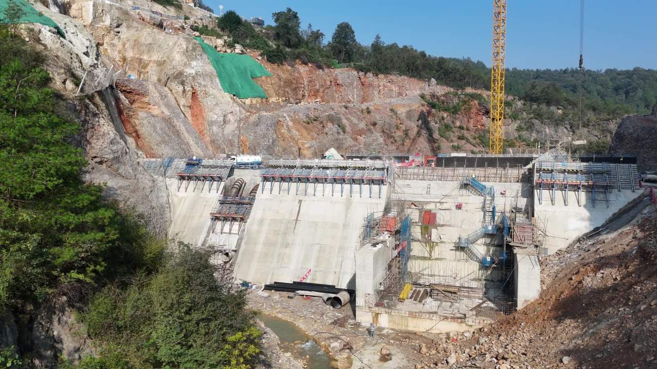 大坝施工现场航拍