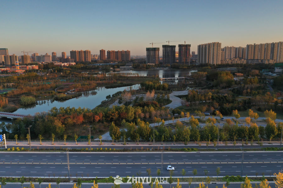 城市公园黄昏景色