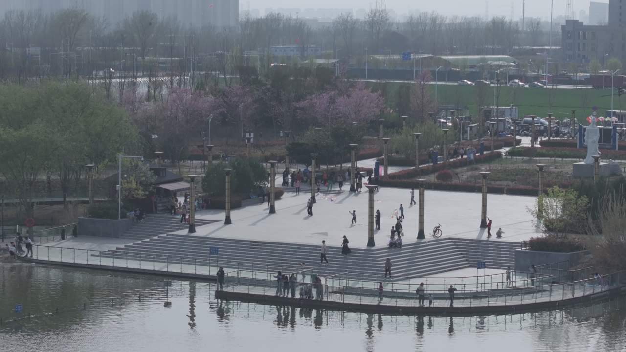 城市公园的悠闲时光
