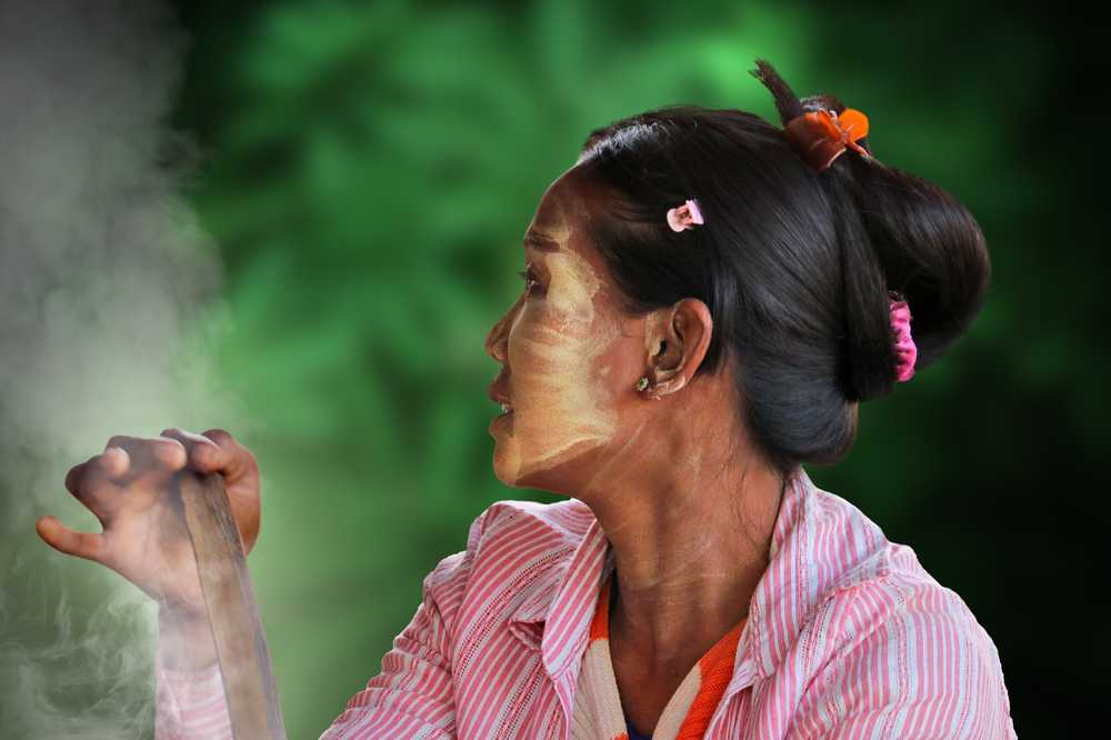 亚洲缅甸文化女子