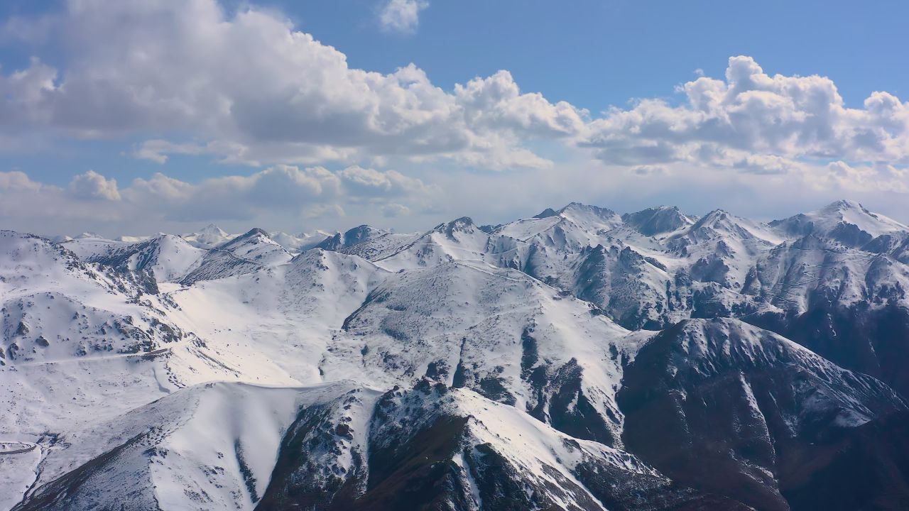 大西北雪山航拍