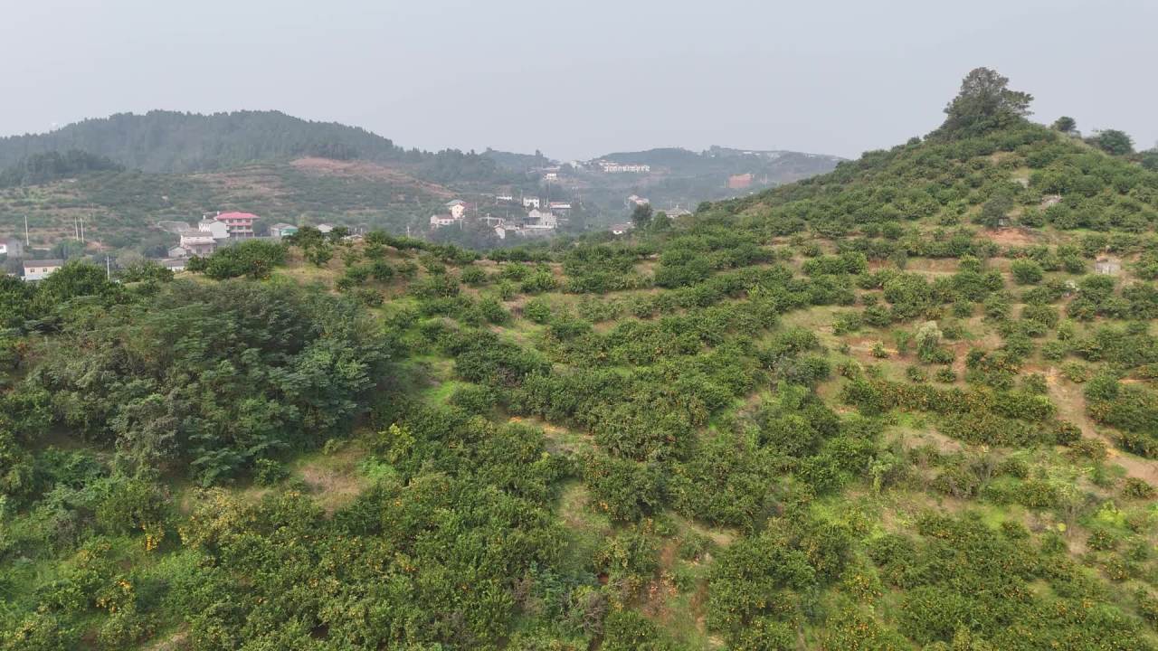 航拍山地乡村风光
